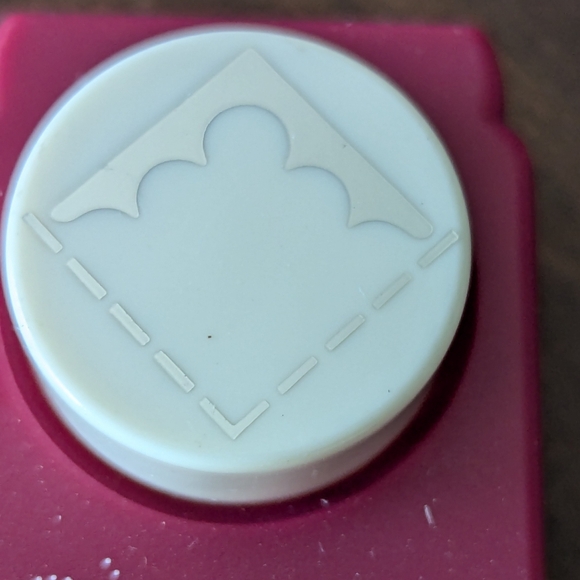 CRAFTERS - SCRAPBOOK - Emagination hole punchers - Picture 4 of 11